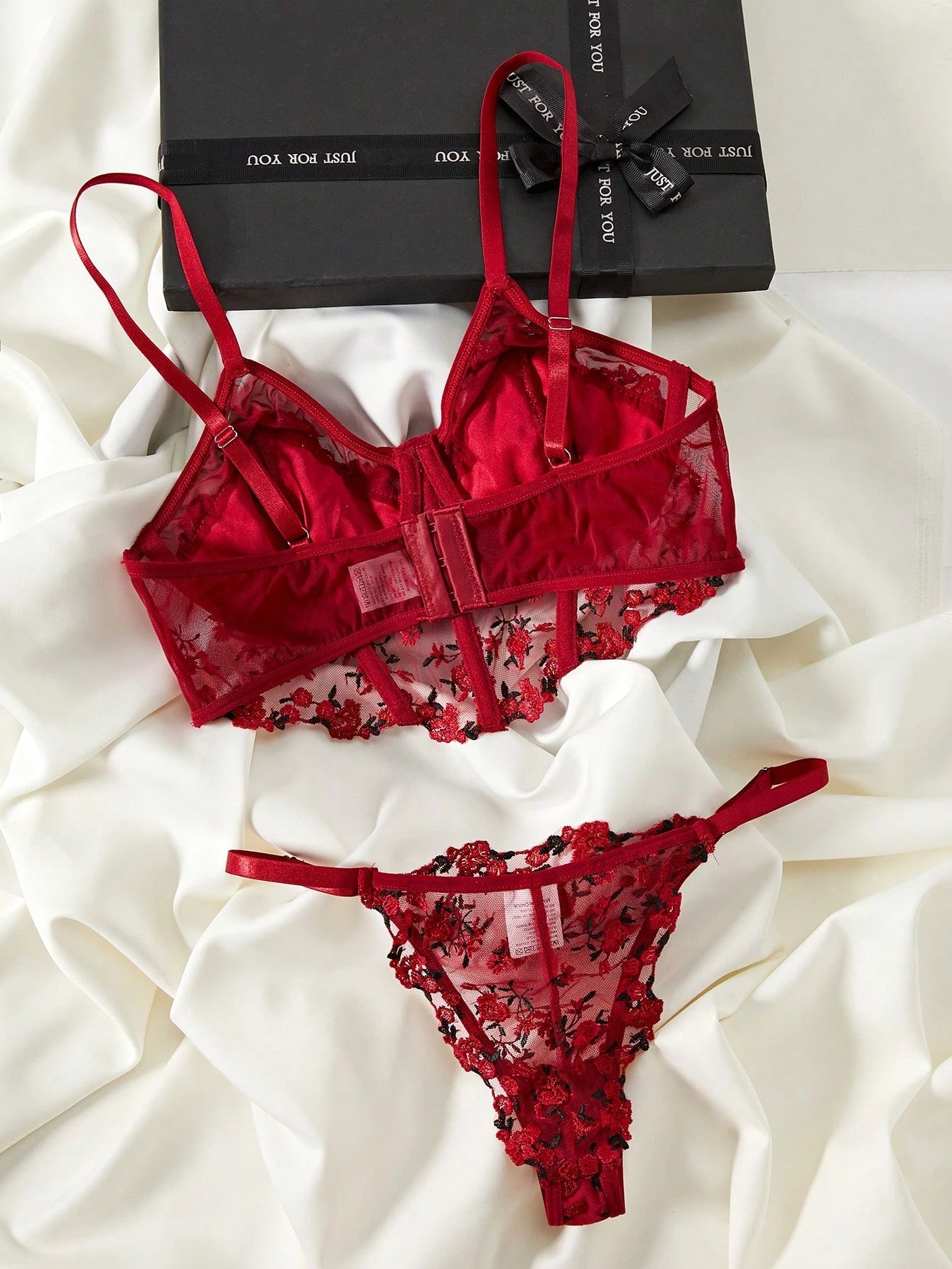 Ladies' Flowers Embroidery Mesh Bra & Panty Lingerie Set Bridallingerie