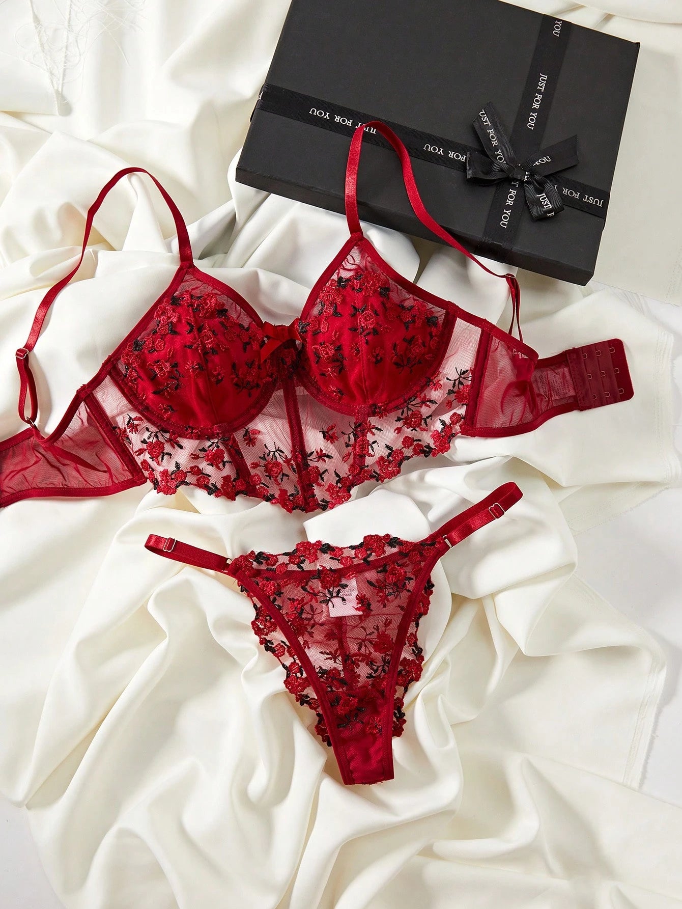 Ladies' Flowers Embroidery Mesh Bra & Panty Lingerie Set Bridallingerie