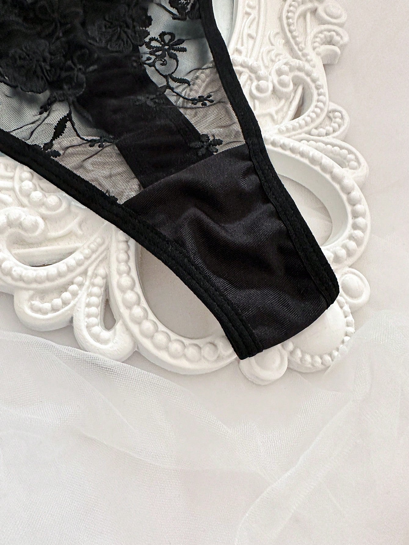 Snug Zone 2pcs Women Lace Patchwork Sheer Twist Sexy Lingerie Set