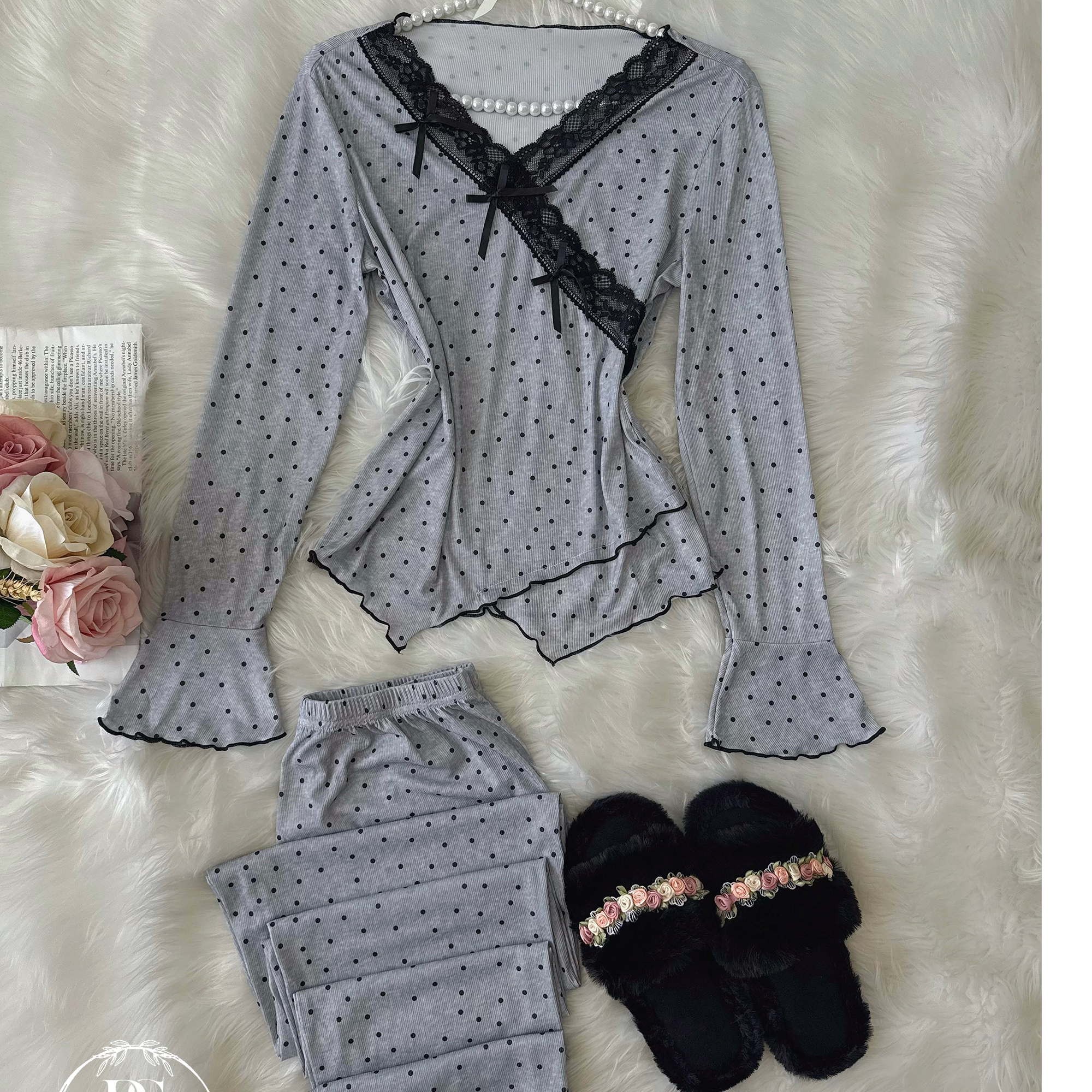 Grey Black Bow Point