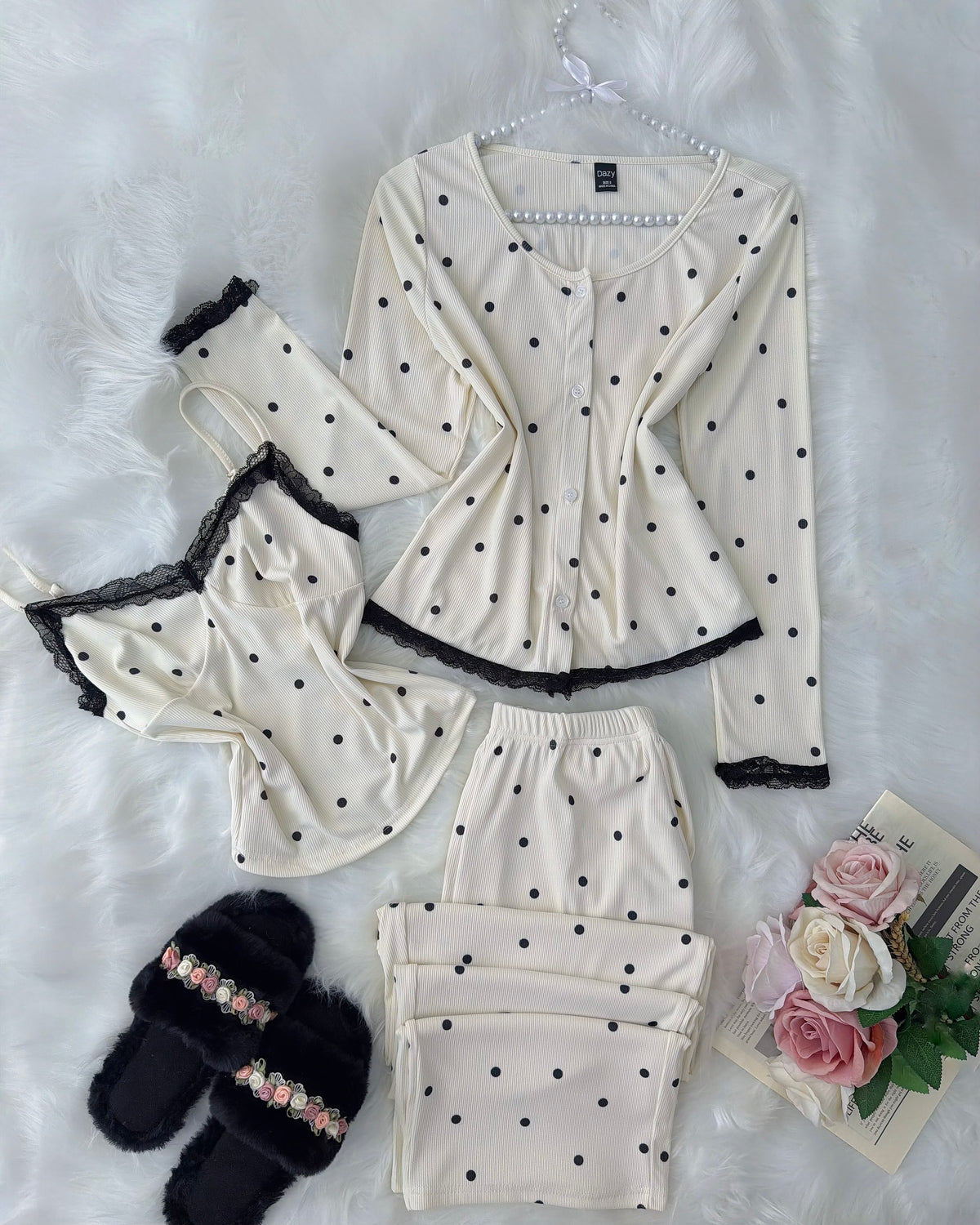 Off White Small Black Points Three pieces